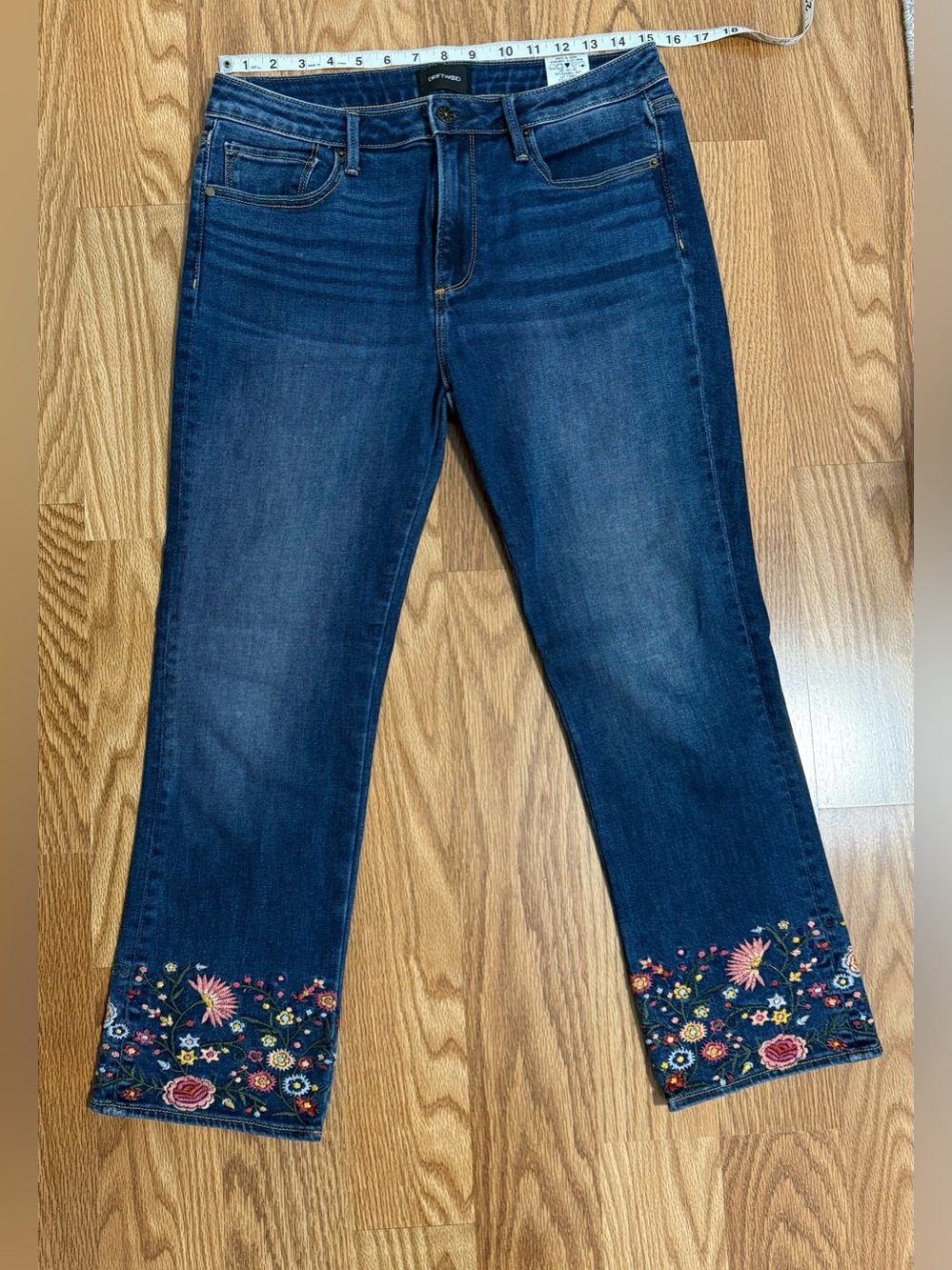Driftwood Colette Women's Embroidered Hem Straight Jeans size 30
